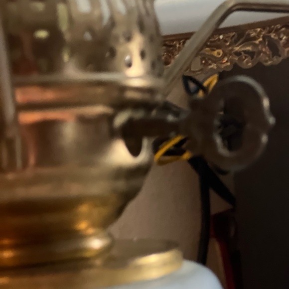 1972 Vintage Lamp Like New with glass screen and base Sold by EF & EF Industries - Picture 4 of 6